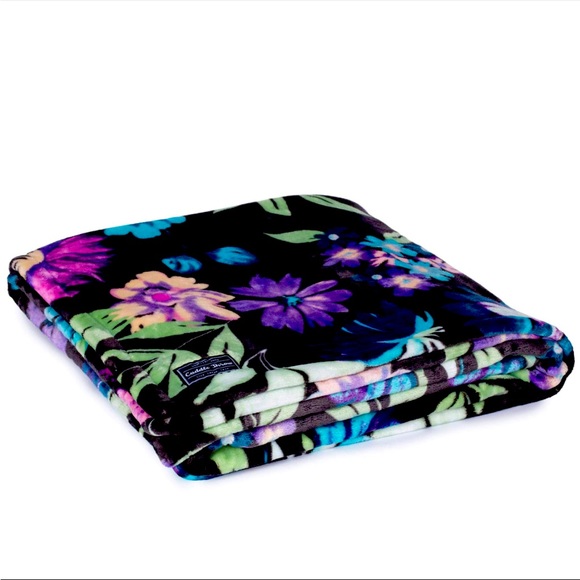 NWT: LUG CUDDLE THEOW BLANKET - BLOOM BLACK - *SOLD OUT. *SOFTEST & HUGE! - Picture 2 of 4